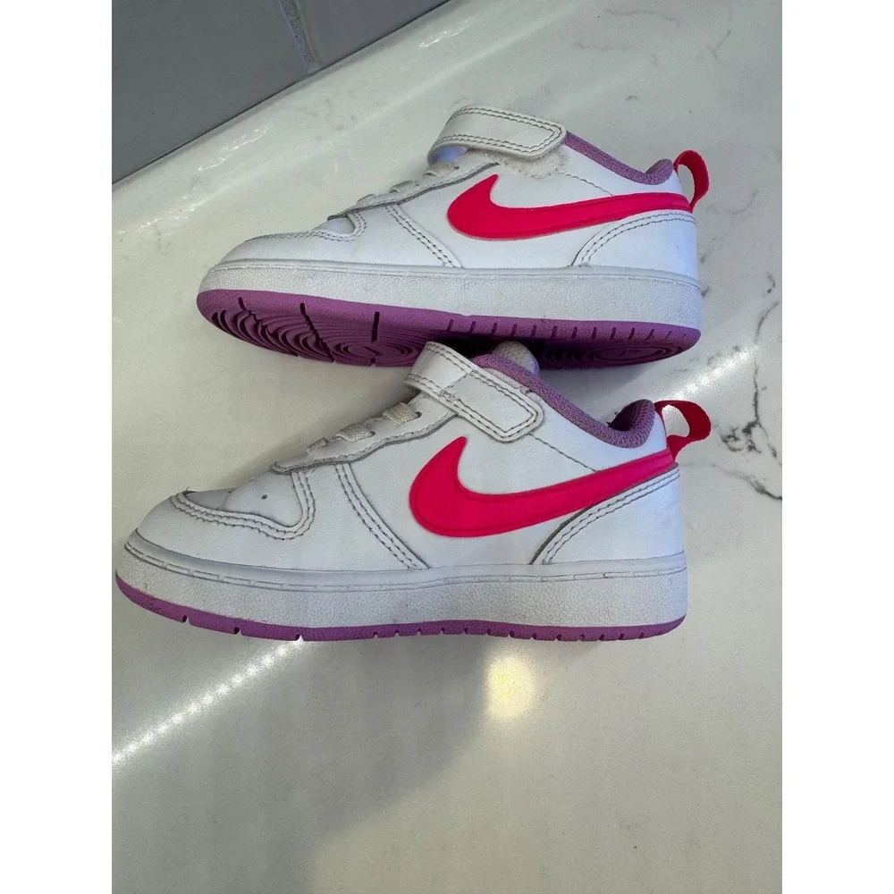 Nike adorable court